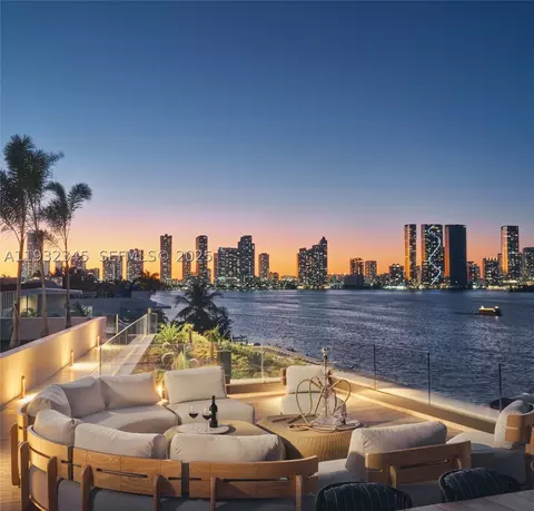 1413 N Venetian Way, Miami Beach, FL 33139