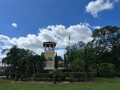 350 W Palm Cir W #201, Pembroke Pines, FL 33025