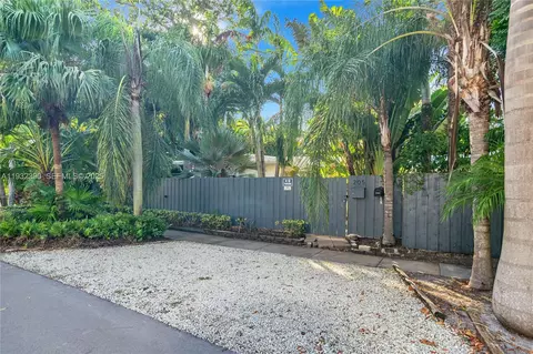 205 NE 16th Ter, Fort Lauderdale, FL 33301