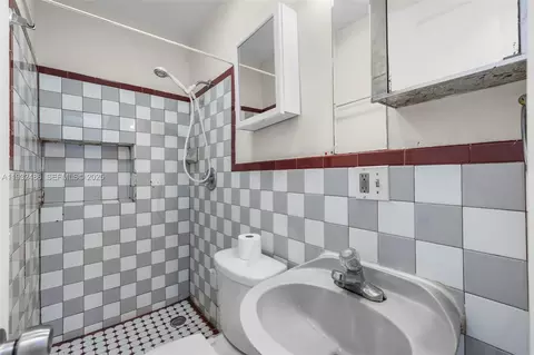 Bath - 60 W 61st St, Hialeah, FL 33012 photo 2 of 2