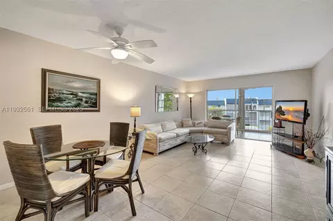7897 Golf Circle Dr #309, Margate, FL 33063
