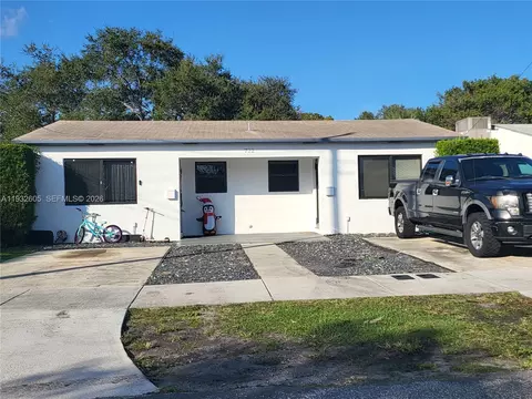 722 SW 8th St, Hallandale Beach, FL 33009