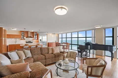 6423 Collins Ave #1005, Miami Beach, FL 33141
