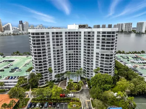 3600 Mystic Pointe Dr #305, Aventura, FL 33180