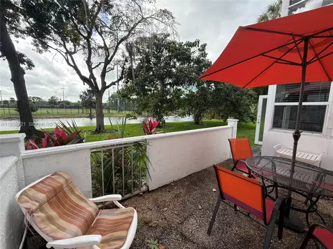 4270 NW 40th St #109, Lauderdale Lakes, FL 33319