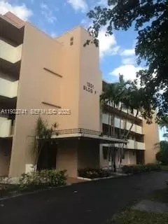 1301 NE 191st St #F306, Miami, FL 33179