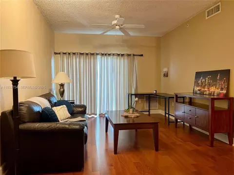 6001 SW 70th St #535, South Miami, FL 33143
