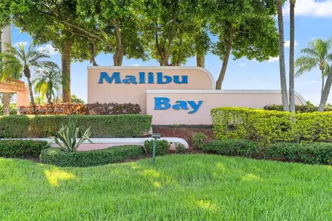 752 NW 208th Ter, Pembroke Pines, FL 33029