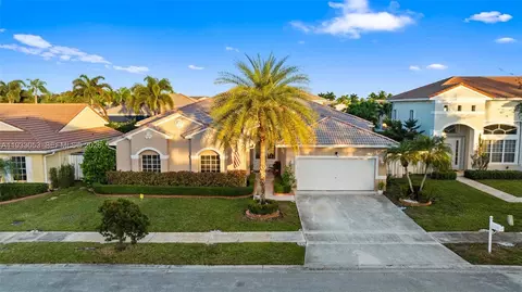343 SW 187th Ter, Pembroke Pines, FL 33029