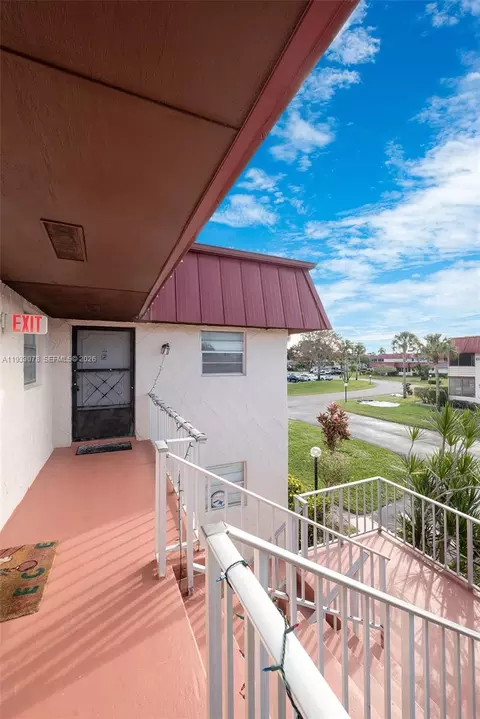 12027 S Greenway Cir #206, Royal Palm Beach, FL 33411