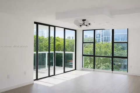 3625 N Country Club Dr #309, Aventura, FL 33180