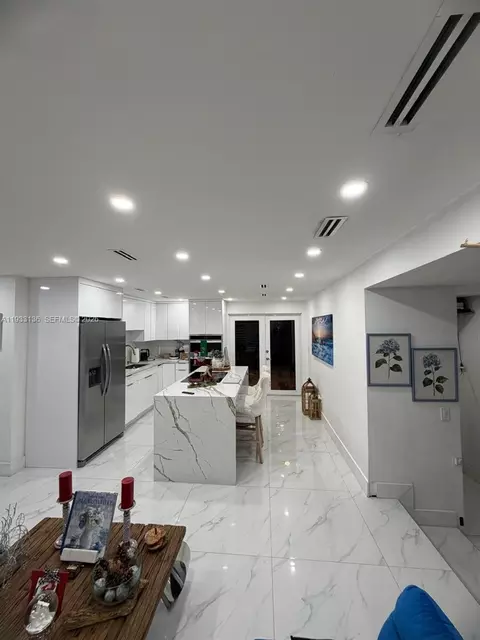 Kitchen - 5168 E 8th Ln, Hialeah, FL 33013 photo 3 of 4
