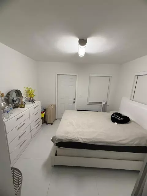Bedroom - 5168 E 8th Ln, Hialeah, FL 33013 photo 2 of 5
