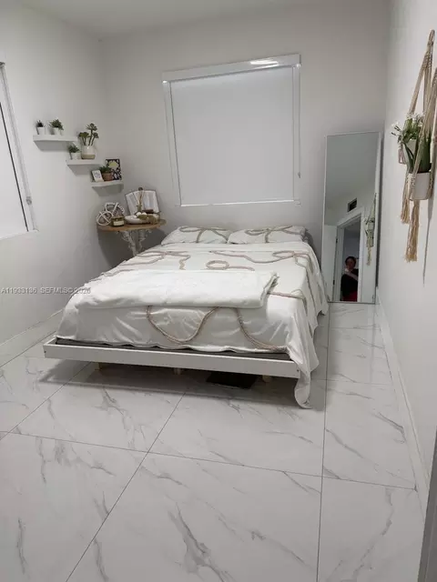 Bedroom - 5168 E 8th Ln, Hialeah, FL 33013 photo 3 of 5