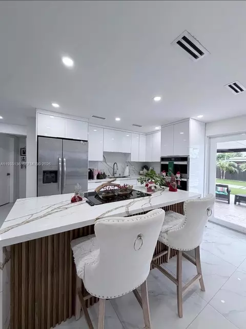 Kitchen - 5168 E 8th Ln, Hialeah, FL 33013 photo 2 of 4