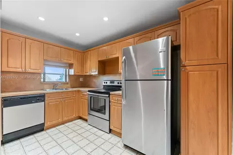 8901 S Hollybrook Blvd #303, Pembroke Pines, FL 33025