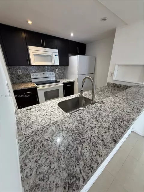 7075 NW 186th St #C409, Hialeah, FL 33015