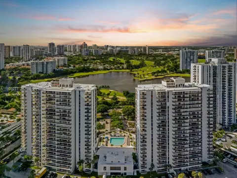 3701 N Country Club Dr #1408, Aventura, FL 33180