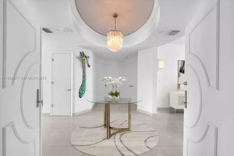 300 S Pointe Dr #3402, Miami Beach, FL 33139