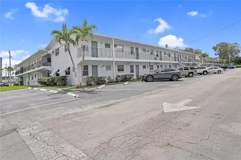 7401 Pines Blvd #221, Pembroke Pines, FL 33024