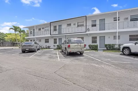 7401 Pines Blvd #221, Pembroke Pines, FL 33024