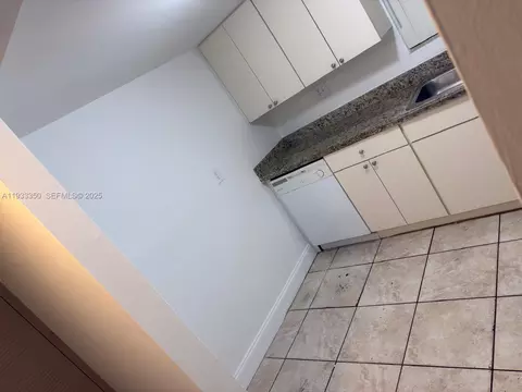 9369 Fontainebleau Blvd #J107, Miami, FL 33172