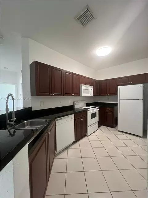 7200 NW 177th St #206-7, Hialeah, FL 33015