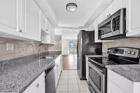 3361 NW 47th Ter #220, Lauderdale Lakes, FL 33319