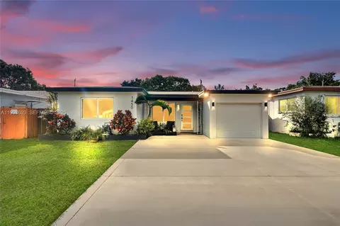 1450 NE 180th St, North Miami Beach, FL 33162