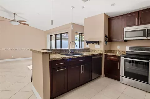 3074 S Oakland Forest Dr #702, Oakland Park, FL 33309
