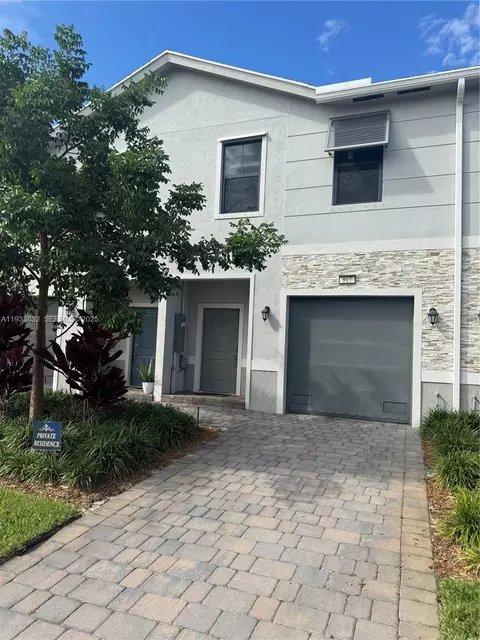 817 NW 3rd Way, Pompano Beach, FL 33060