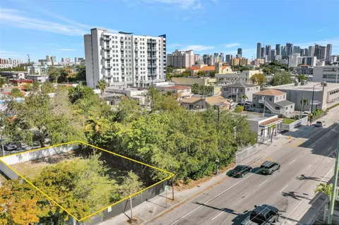 1471 SW 1st St, Miami, FL 33135