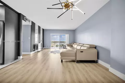 4200 Hillcrest Dr #802, Hollywood, FL 33021