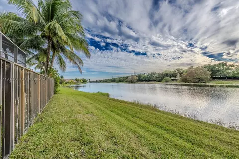 View/Area - 2893 Oakbrook Dr, Weston, FL 33332 photo 4 of 5