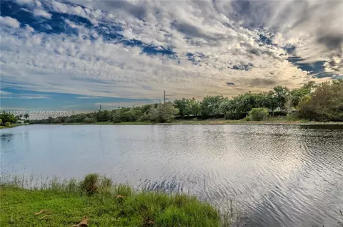 2893 Oakbrook Dr, Weston, FL 33332