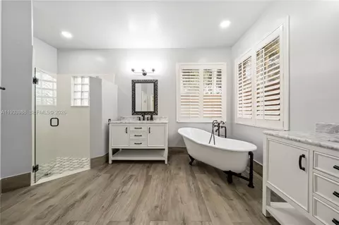 Bath - 2893 Oakbrook Dr, Weston, FL 33332 photo 1 of 5