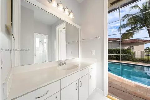 Bath - 2893 Oakbrook Dr, Weston, FL 33332 photo 3 of 5