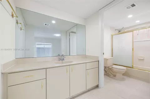 Bath - 2425 W 76th St #102, Hialeah, FL 33016 photo 2 of 3