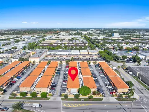 View/Area - 2425 W 76th St #102, Hialeah, FL 33016 photo 4 of 7
