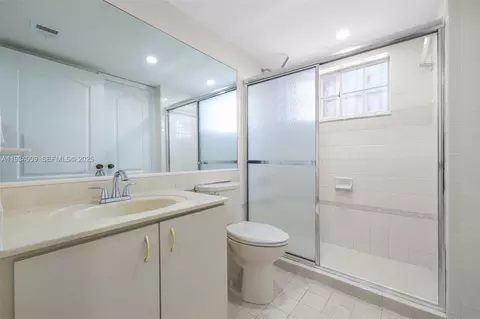 Bath - 2425 W 76th St #102, Hialeah, FL 33016 photo 1 of 3