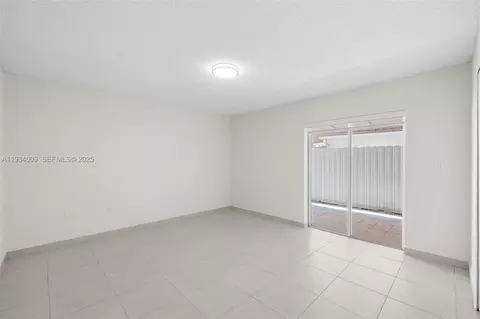 Bedroom - 2425 W 76th St #102, Hialeah, FL 33016 photo 4 of 7