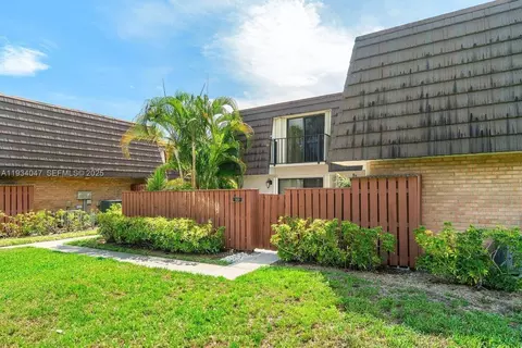 1619 16th Ct, Jupiter, FL 33477 photo 2