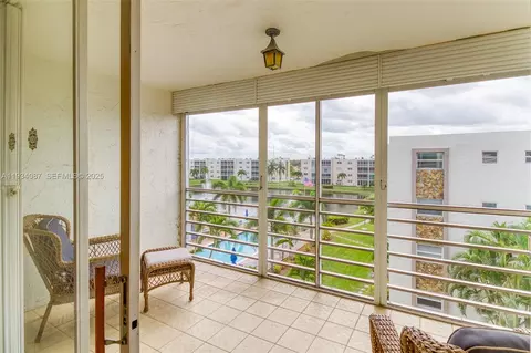 314 SE 10th St #406, Dania Beach, FL 33004