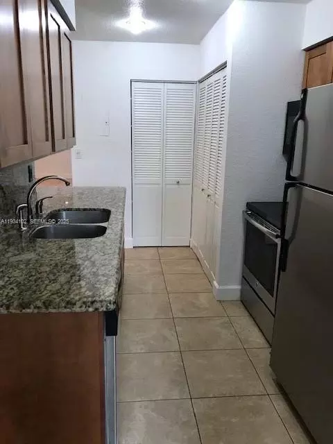 6725 NW 174th Ter #H-12, Hialeah, FL 33015
