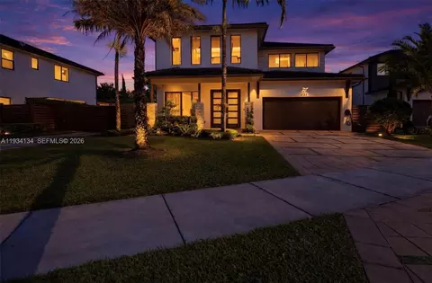8723 NW 161st Ter, Miami Lakes, FL 33018