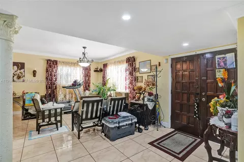 Entry Way - 4141 W 4th Ave, Hialeah, FL 33012 photo 2 of 2