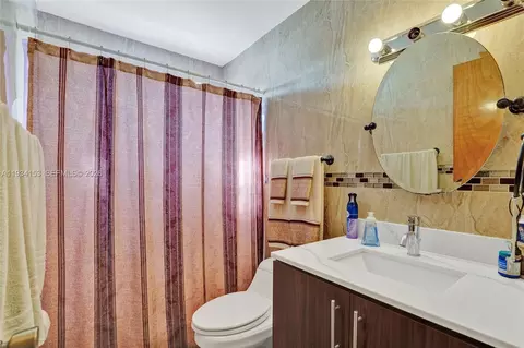 Bath - 4141 W 4th Ave, Hialeah, FL 33012 photo 2 of 5