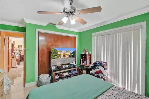Bedroom - 4141 W 4th Ave, Hialeah, FL 33012 photo 4 of 9