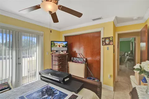 Bedroom - 4141 W 4th Ave, Hialeah, FL 33012 photo 1 of 9