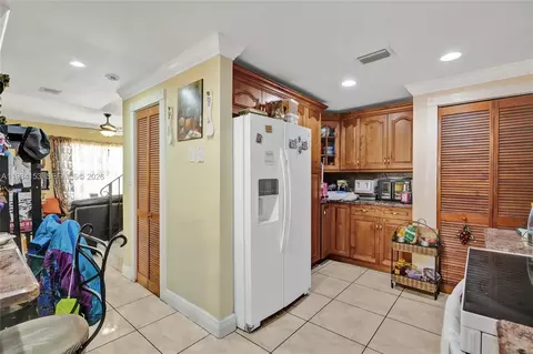 Entry Way - 4141 W 4th Ave, Hialeah, FL 33012 photo 1 of 2